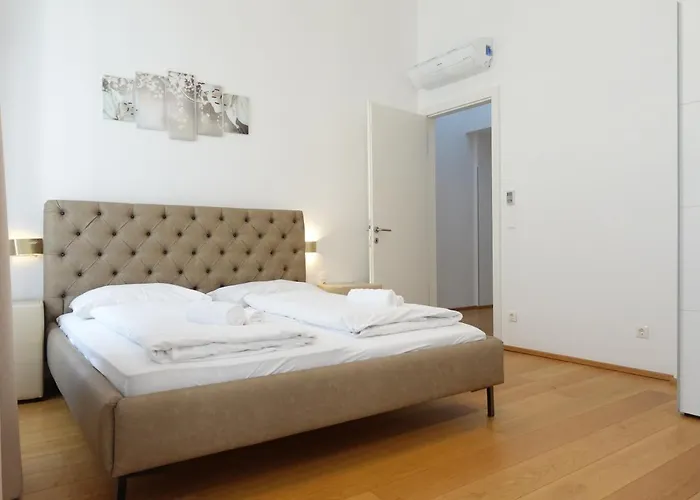 4 Red Star 8 Apartmán *